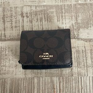 Signature Small Coach Trifold Compact Wallet